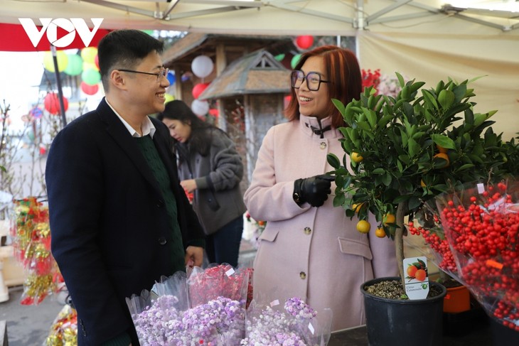 Giữ hồn Tết Việt giữa lòng châu Âu - ảnh 1