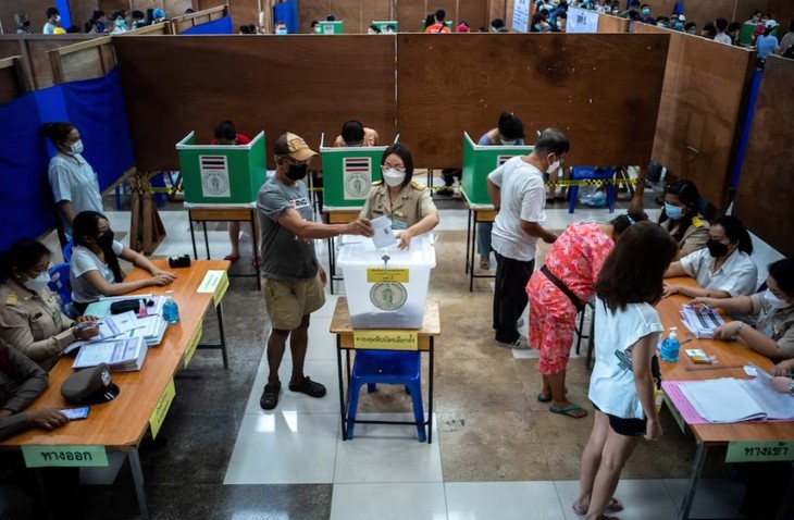 ໄທ ຄາດ​ວ່າ​ຈະ​ລົງ​ປະ​ຊາ​ມະ​ຕິ​ປັບ​ປຸງ​ລັດ​ຖະ​ທຳ​ມະ​ນູນ ແລະ ຈັດ​ການ​ເລືອກ​ຕັ້ງ​ພ້ອມ​ກັນ​ໃນ​ວັນ​ທີ 8 ກຸມ​ພາ​ປີ 2026 - ảnh 1