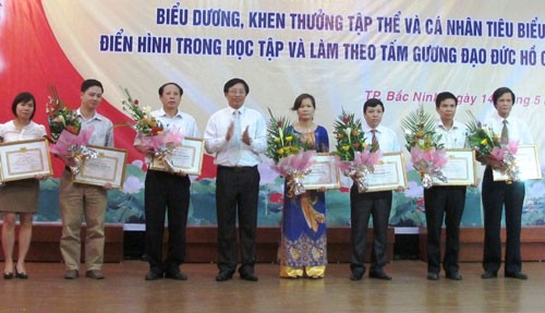 Tuyên dương các tập thể, cá nhân tiêu biểu học tập làm theo gương Hồ Chí Minh - ảnh 1