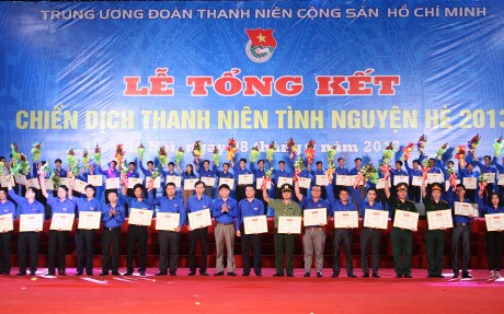 Tuyên dương các tập thể, cá nhân trong Chiến dịch thanh niên tình nguyện Hè 2013 - ảnh 1