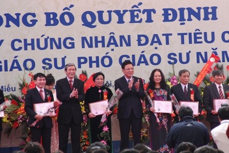 Vinh danh các Giáo sư, Phó Giáo sư năm 2013.  - ảnh 1