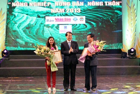 Trao giải cuộc thi viết về “Nông nghiệp -Nông dân -Nông thôn ” năm 2013 - ảnh 1