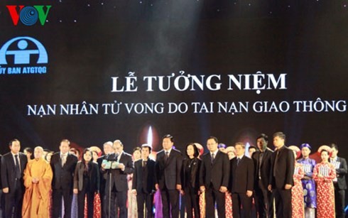 Lễ tưởng niệm nạn nhân tai nạn giao thông 2015 - ảnh 1