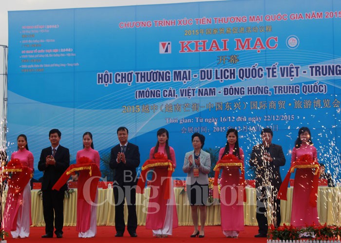 Khai mạc Hội chợ Thương mại, Du lịch quốc tế Việt – Trung 2015 - ảnh 1