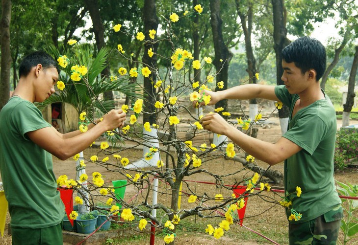 Chăm lo Tết cho chiến sĩ, nhân dân vùng hải đảo - ảnh 1