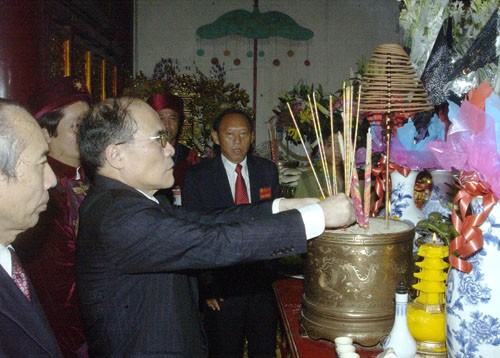 พิธีสักการะบูชาบรรพกษัตริย์หุ่งคือการรำลึกถึงบุญคุณของบรรพบุรุษ - ảnh 3