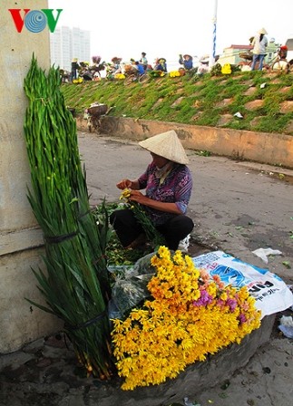 บรรยากาศตลาดดอกไม้กว่างอานช่วงก่อนตรุษเต็ต - ảnh 5