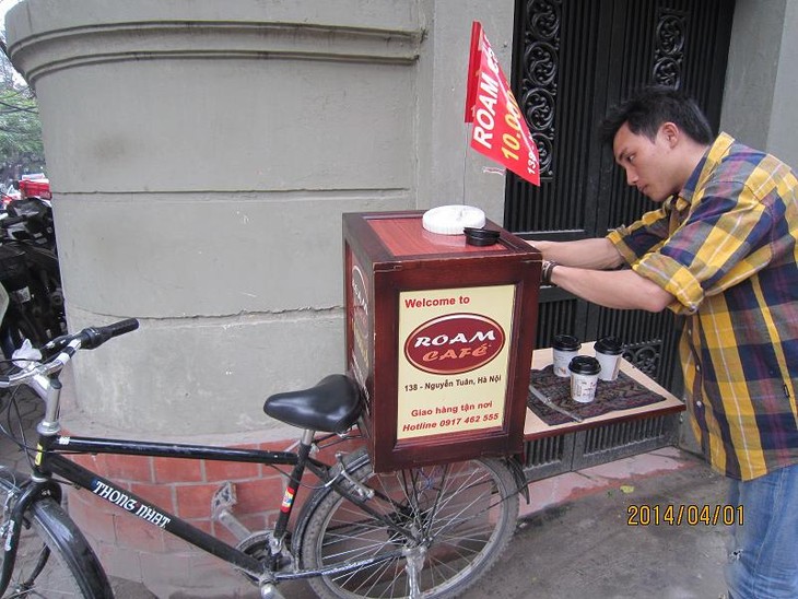 ร้านกาแฟสัญจรในกรุงฮานอย  - ảnh 2