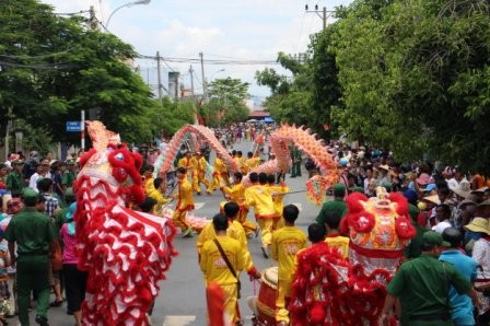 เทศกาลแห่ปลาโองเกิ่นเหย่อ-กิจกรรมวัฒนธรรมอันโดดเด่นของนครโฮจิมินห์ - ảnh 2