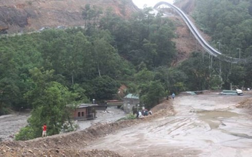 ฝนตกหนักและน้ำหลากในจังหวัดกว่างนินห์สร้างความเสียหายถึง ๒ล้านล้านด่ง - ảnh 1