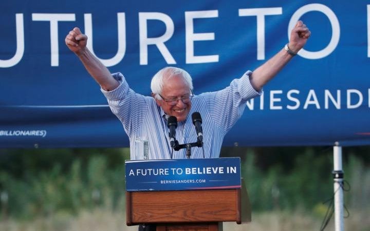 Bernie Sanders says he will vote for Hillary Clinton - ảnh 1