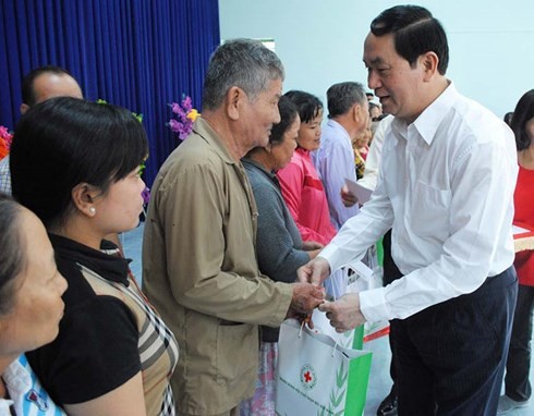 New Year program raises fund for disadvantaged people  - ảnh 1