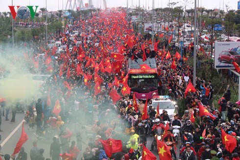 World media stunned by ceremony to welcome U23 Vietnam team home  - ảnh 1