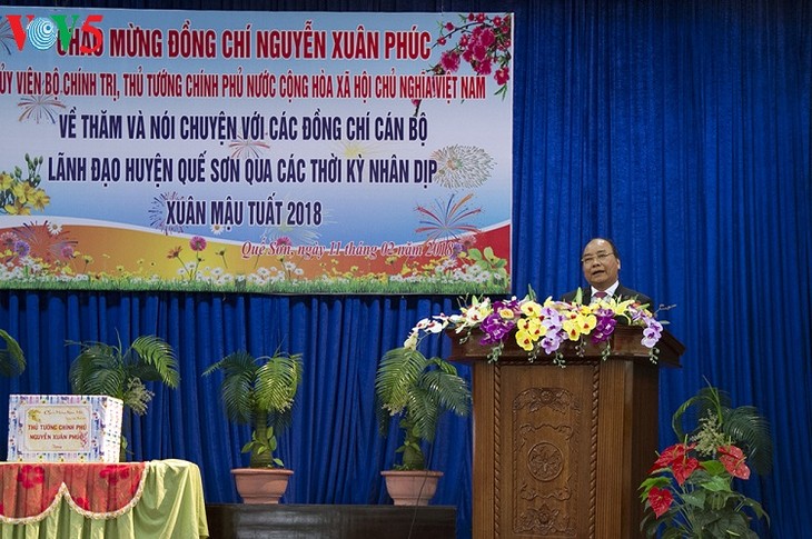 Prime Minister meets Que Son district leaders - ảnh 1