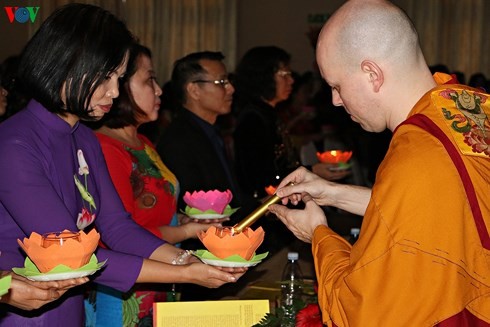 Vietnamese in Czech Republic pray for peace - ảnh 1