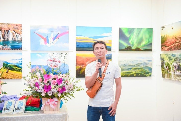 Light Journey photo exhibit  - ảnh 1