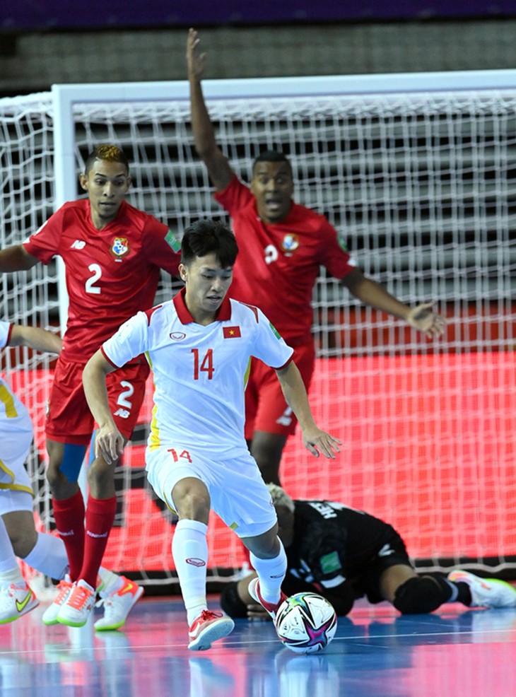 Van Hieu wins Goal of the Tournament at FIFA Futsal World Cup - ảnh 1