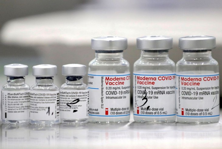 J&J COVID-19 shot gets better boost from Moderna or Pfizer in NIH study - ảnh 1