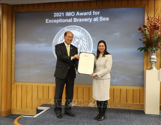 First Vietnamese receives IMO bravery award - ảnh 1
