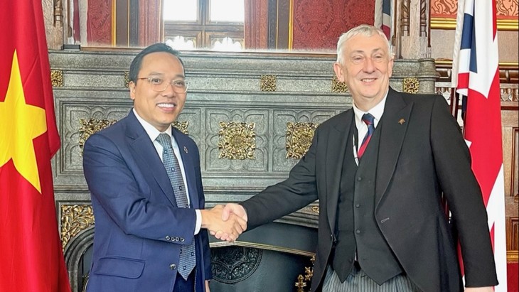 Vietnam, UK boost strategic partnership - ảnh 1