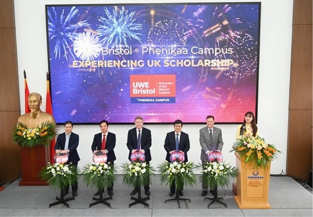 Phenikaa Group launches 1.5 million GBP scholarship fund - ảnh 1