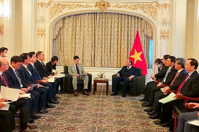 President receives executives of leading Korean groups - ảnh 1