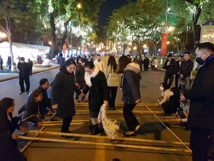 Hanoi opens new walking street - ảnh 1