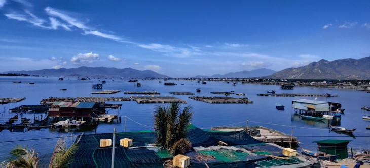 American man explores Vietnam on bicycle  - ảnh 6