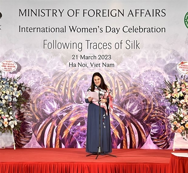 Vietnamese culture and silk are topics of event dedicated to women - ảnh 1