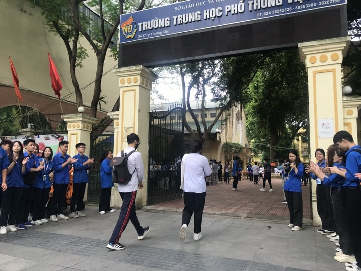 National high school graduation exam begins - ảnh 1