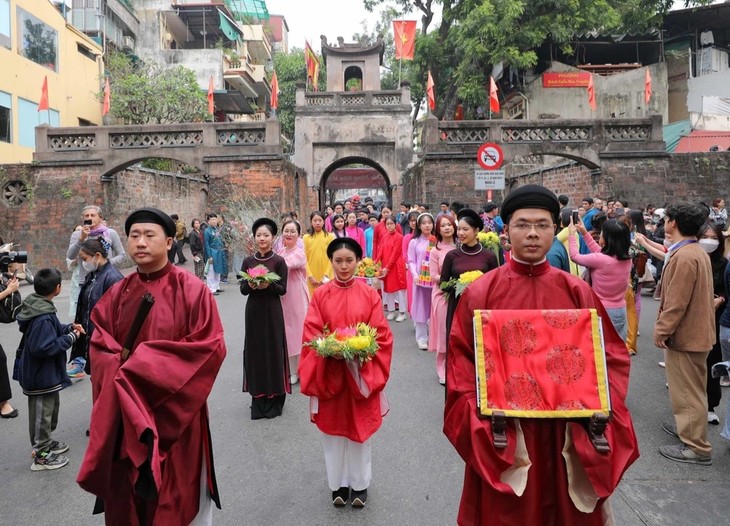 Hanoi Old Quarter celebrates Tet - ảnh 1