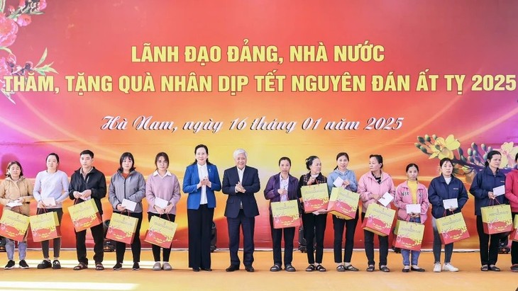 Vietnam Fatherland Front raises 189 million USD for poor people during Tet - ảnh 1