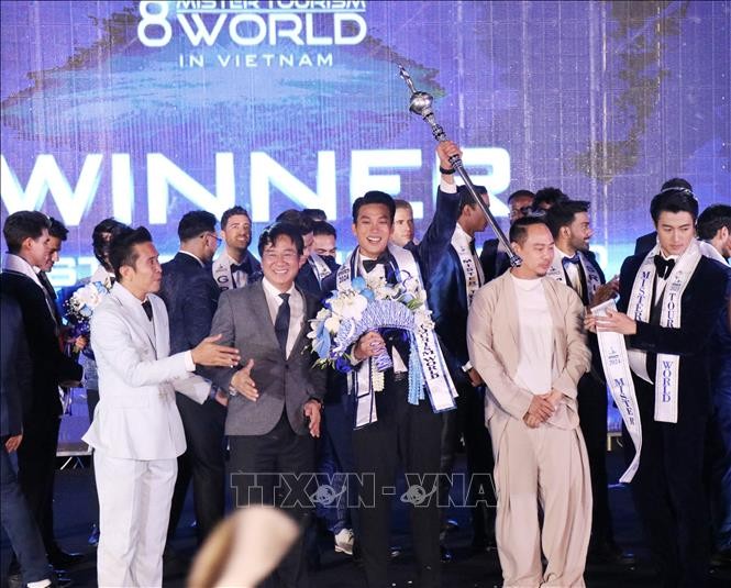 Vietnamese man wins Mister Tourism World 2025 - ảnh 1