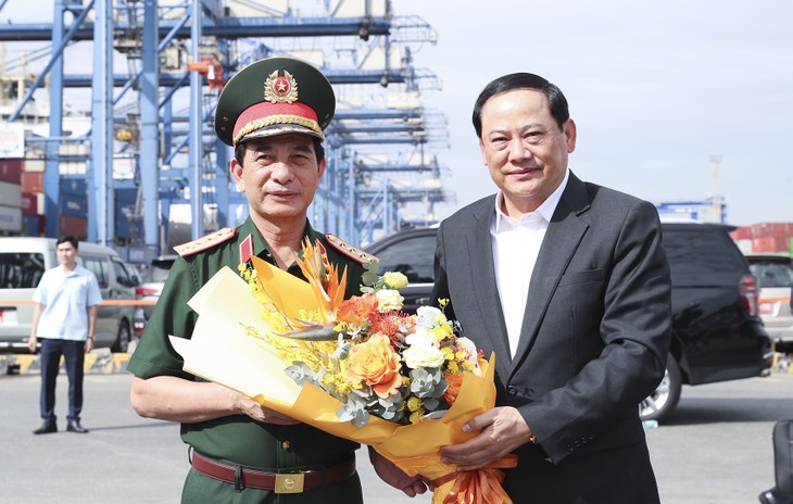 Laos learns from Vietnam's experience in port management, operations, and logistics services - ảnh 1