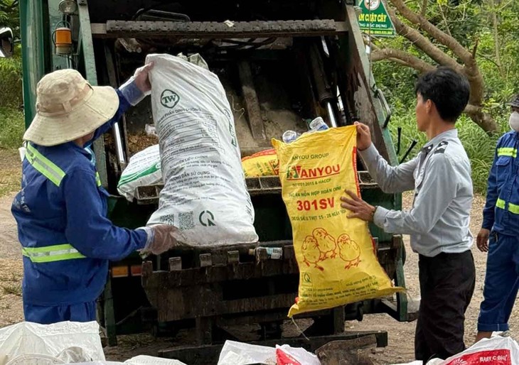 Clean up campaign - for a cleaner, greener Son Tra peninsula - ảnh 3