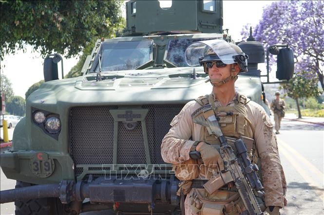 Los Angeles mayor lifts curfew imposed after ICE raids, protests - ảnh 1