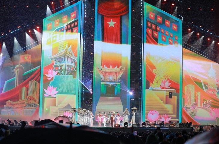 Thousands of people gather at “Vietnam in Me” concert - ảnh 1