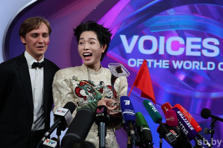 PM congratulates singer Duc Phuc on winning Intervision 2025 - ảnh 1