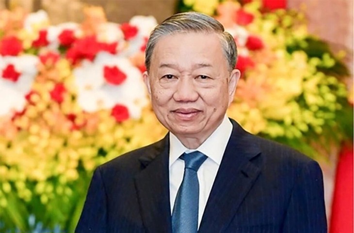 Vietnamese Party chief's article highlights mettle, wisdom, and achievements of Laos in 50 years  - ảnh 1