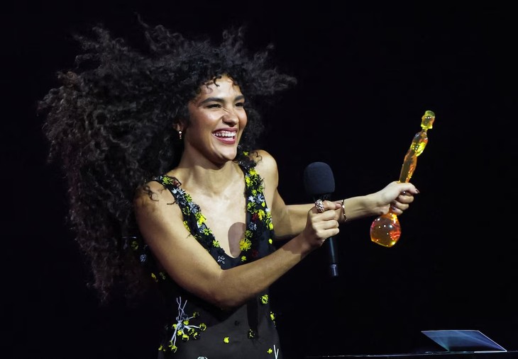 Singer Olivia Dean wins big at BRIT Awards - ảnh 1