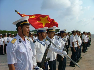 รัฐธรรมนูญเวียดนามต้องระบุชัดถึงการพิทักษ์รักษาอธิปไตยเขตน่านน้ำ - ảnh 1