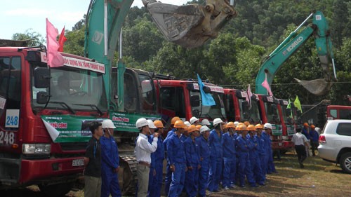 เวียดนามก่อสร้างอุโมงลอดผ่านช่องเขาPhú Gia และPhước Tượng - ảnh 1