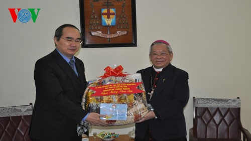 ประธานแนวร่วมปิตุภูมิเวียดนามเยี่ยมเยือนและอวยพรตรุษเต๊ตที่สำนักอาร์ชบิชอปฮานอย - ảnh 1