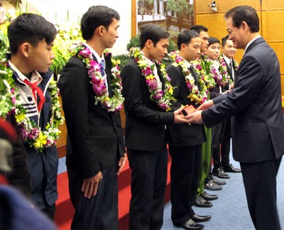 ส่งเสริมบทบาทของเยาวชนในการเดินหน้า อาสาสมัคร ฟันฝ่าอุปสรรคและมีความคิดสร้างสรรค์ - ảnh 1