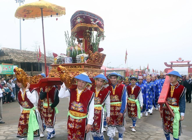 พิธีสักการะบูชาบรรพกษัตริย์หุ่งวันที่๑๐เดือนสามจันทรคติ– เทศกาลวิหารหุ่งปี๒๐๑๔ - ảnh 2