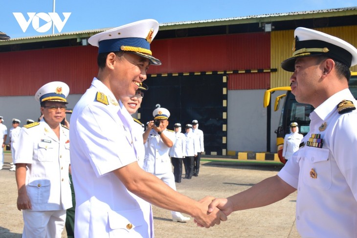 Sailing vessel Le Quy Don visits Royal Brunei Navy - ảnh 1