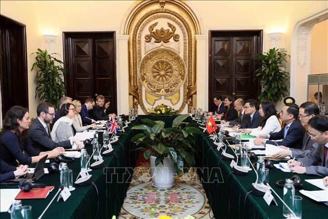 Vietnam-UK Strategic Dialogue promotes bilateral cooperation - ảnh 1