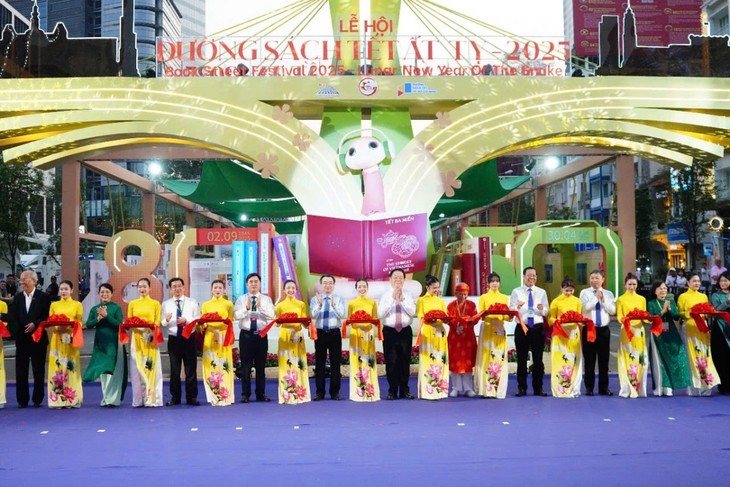 New Year Book Street Festival opens in Ho Chi Minh City - ảnh 1