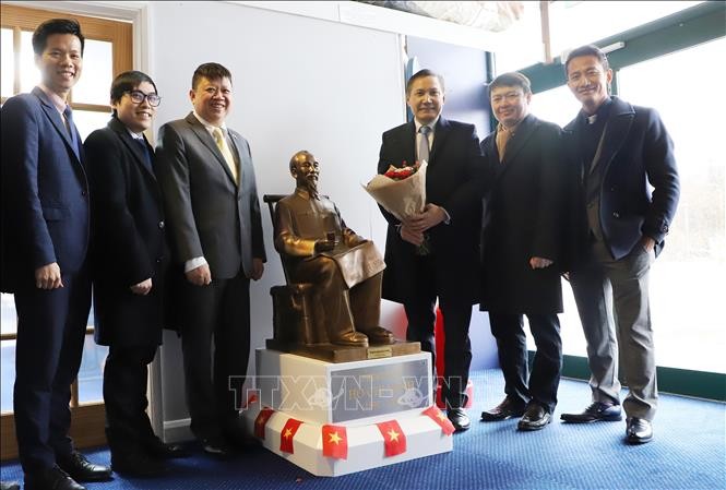 Restoration underway for Ho Chi Minh bronze statue at UK's Newhaven Museum - ảnh 1