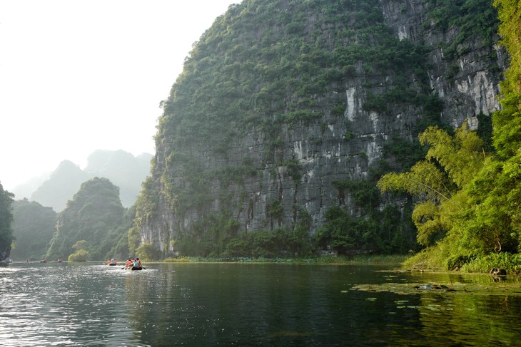 Trang An at sunset: Breathtaking harmony of nature and heritage - ảnh 10